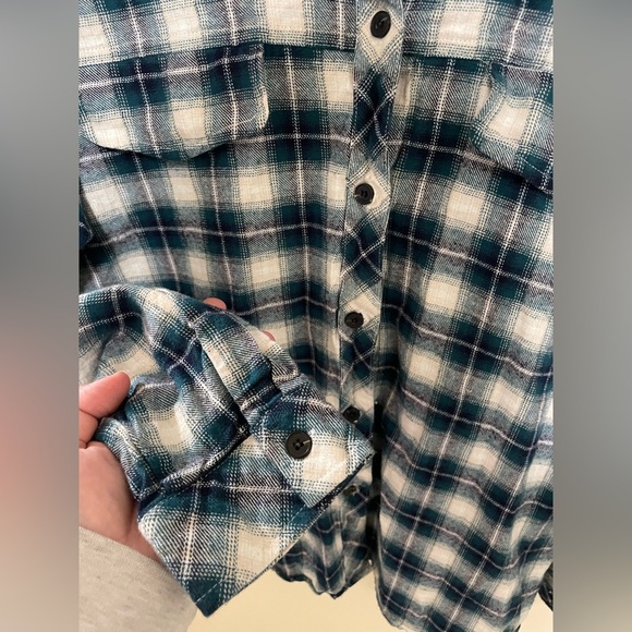 ✨ChicSoul Plaid Top Size 1X - Picture 6 of 9